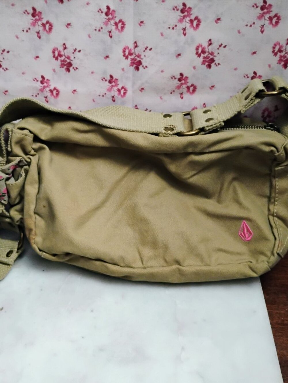 Vintage 2000s Ladies Small Volcom Purse